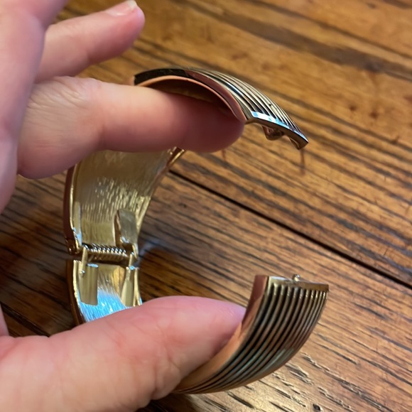 Gold Ribbed Hinged Bracelet - Picture 3 of 3